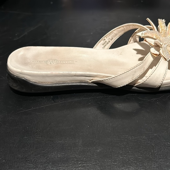 White sandals with sparkly flower detail Sz 7 - Picture 5 of 5